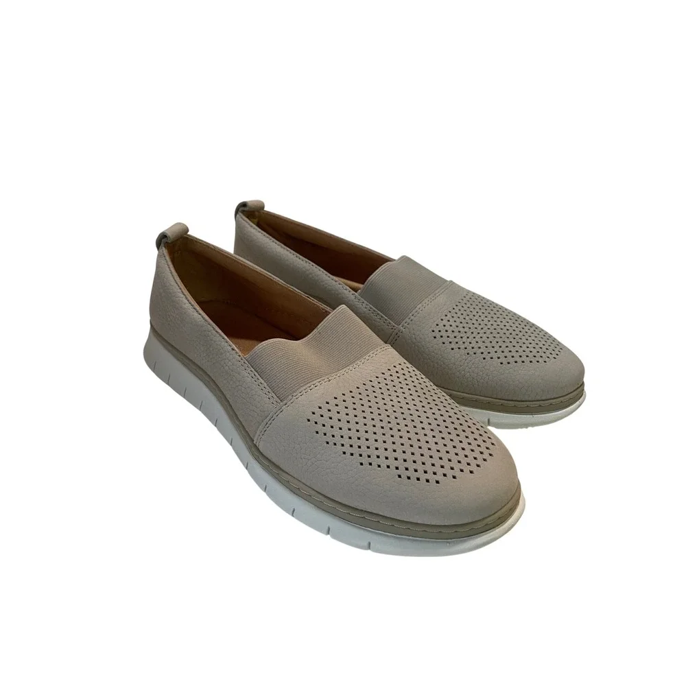 Vionic Roxan Greige Leather Perforated Slip On Sneakers Womens 8.5 Wide Orthotic